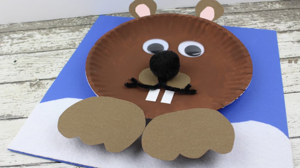 It will be great to do some crafty things to celebrate the Groundhog day. Today, I would like to share groundhog day paper plate craft