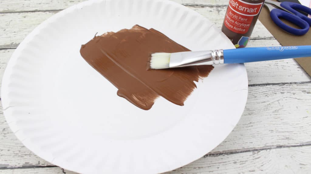 It will be great to do some crafty things to celebrate the Groundhog day. Today, I would like to share groundhog day paper plate craft