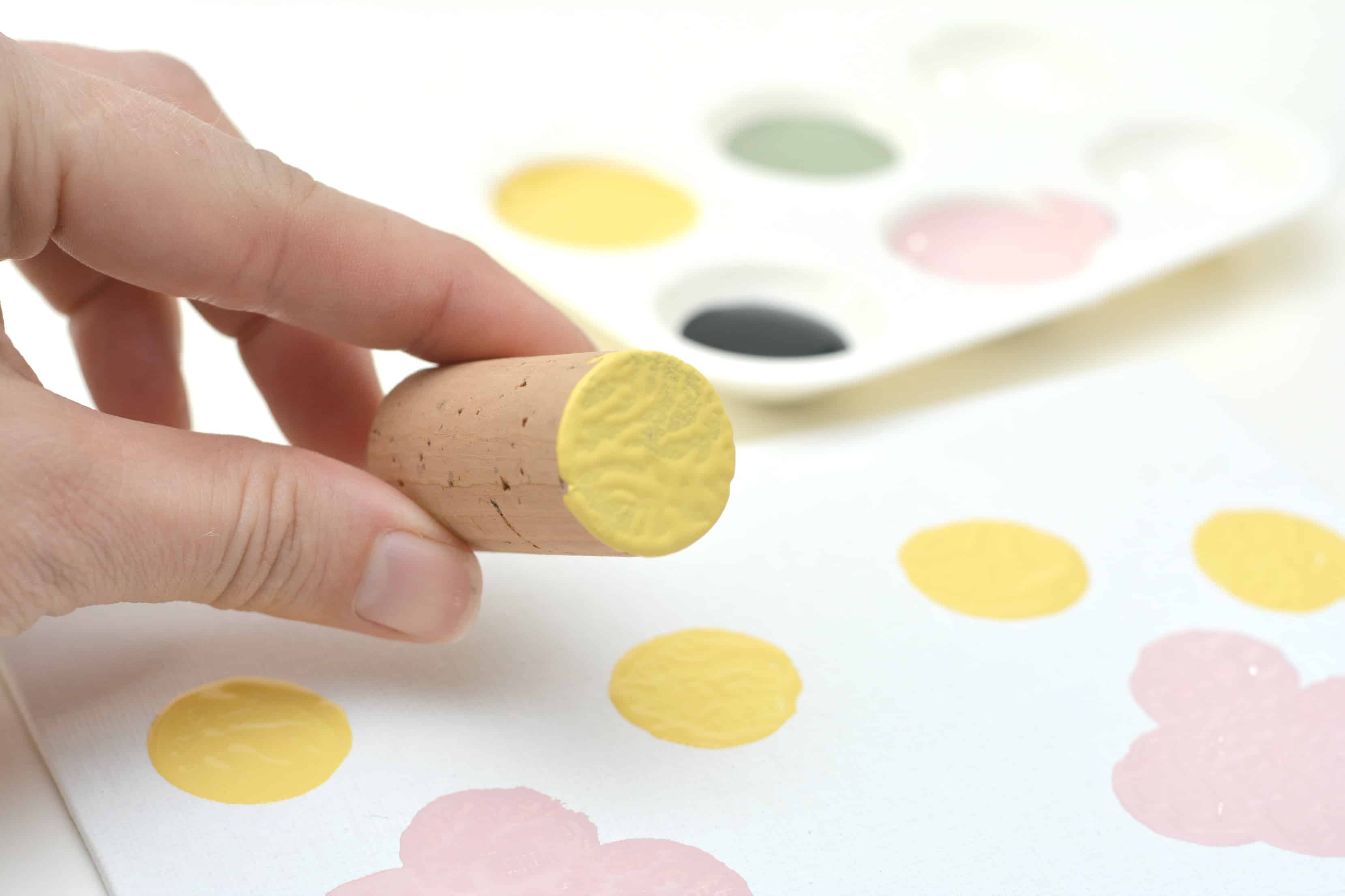 Today I would like to share the Bumble Bee and Spring Flower Wine cork Painting with you and your little ones. I found this craft is so adorable that will improve the mood and atmosphere.