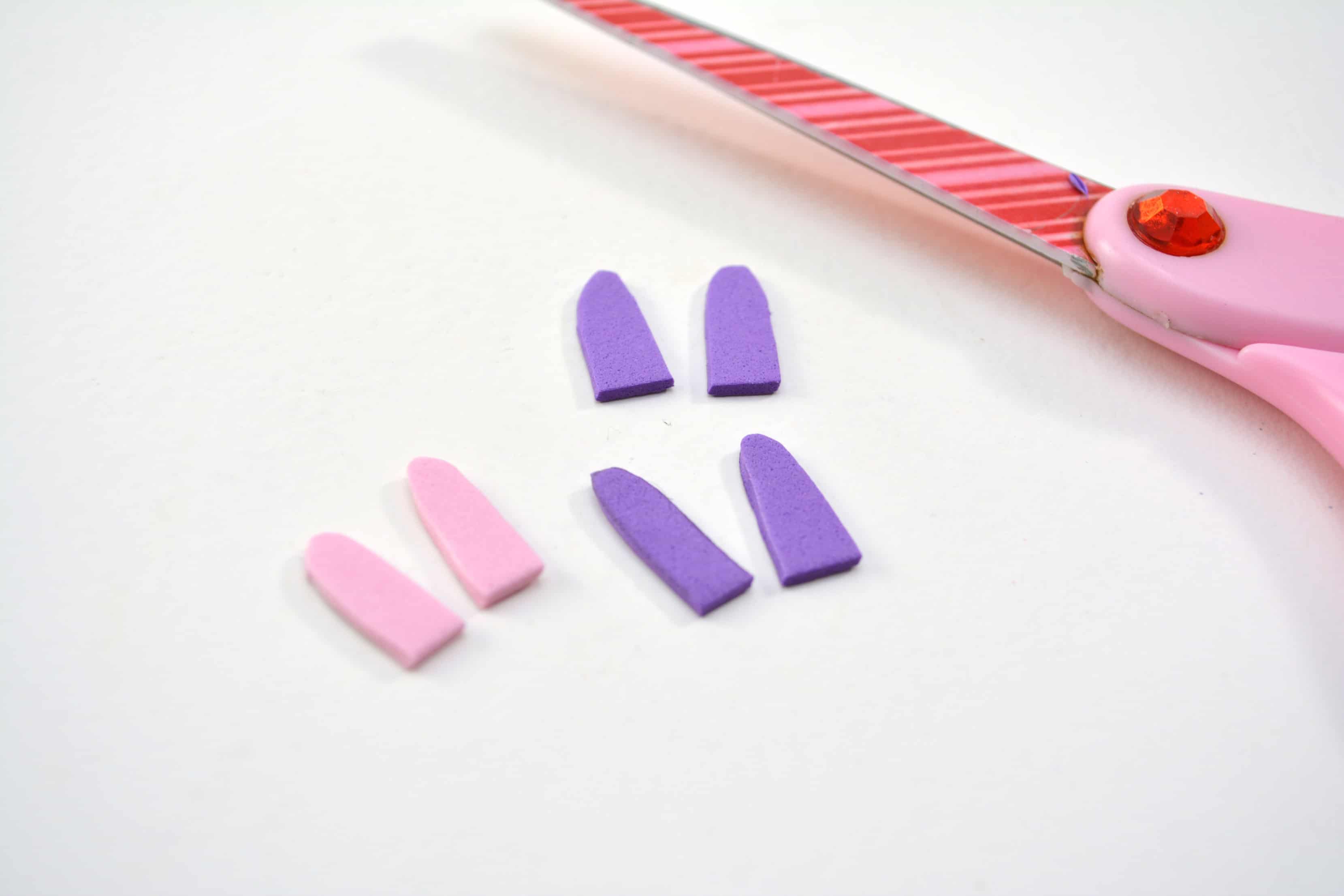 Easter is identical with bunnies and eggs. Today I would like to share Easter Bunny Cheese sticks for your little people's craft activities.