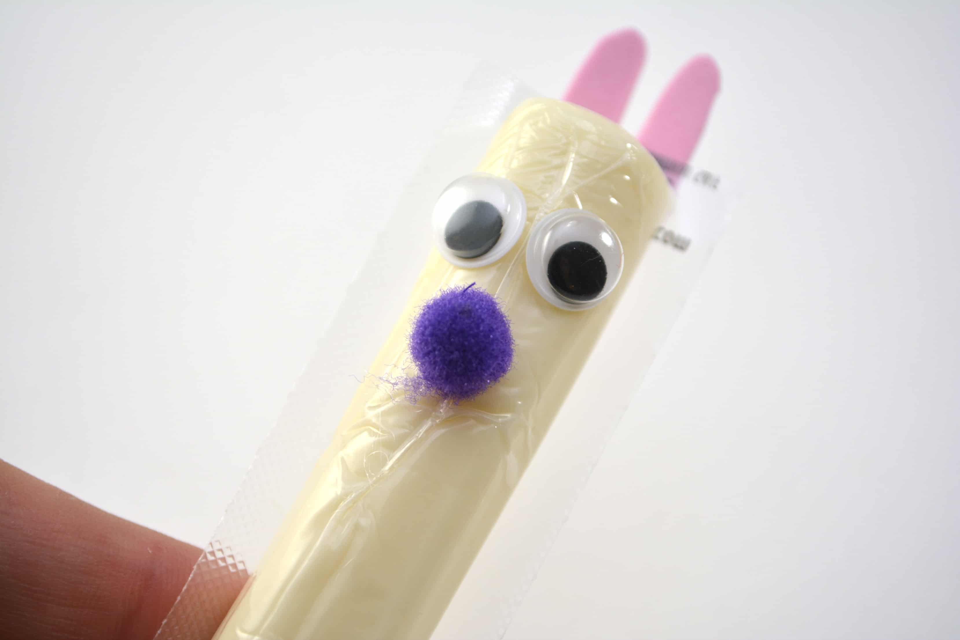 Easter is identical with bunnies and eggs. Today I would like to share Easter Bunny Cheese sticks for your little people's craft activities.