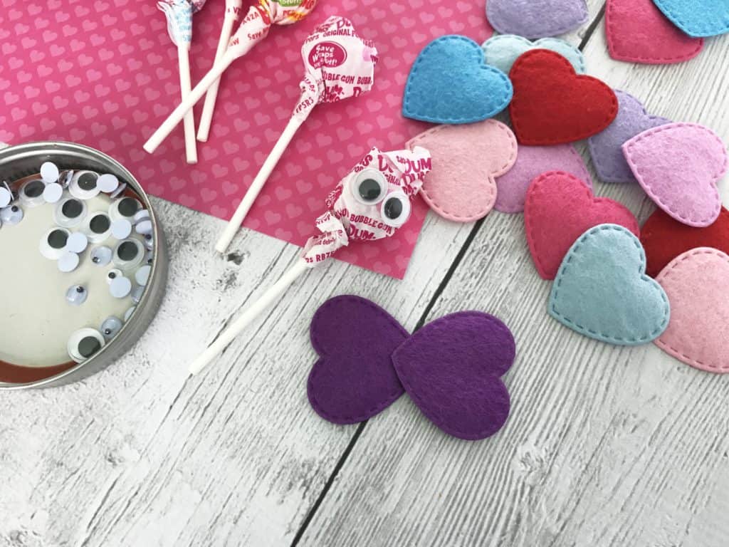 It is time to get more crafty again as we get close to the Valentine's Day. Some cute valentine sucker butterflies will certainly make your day.