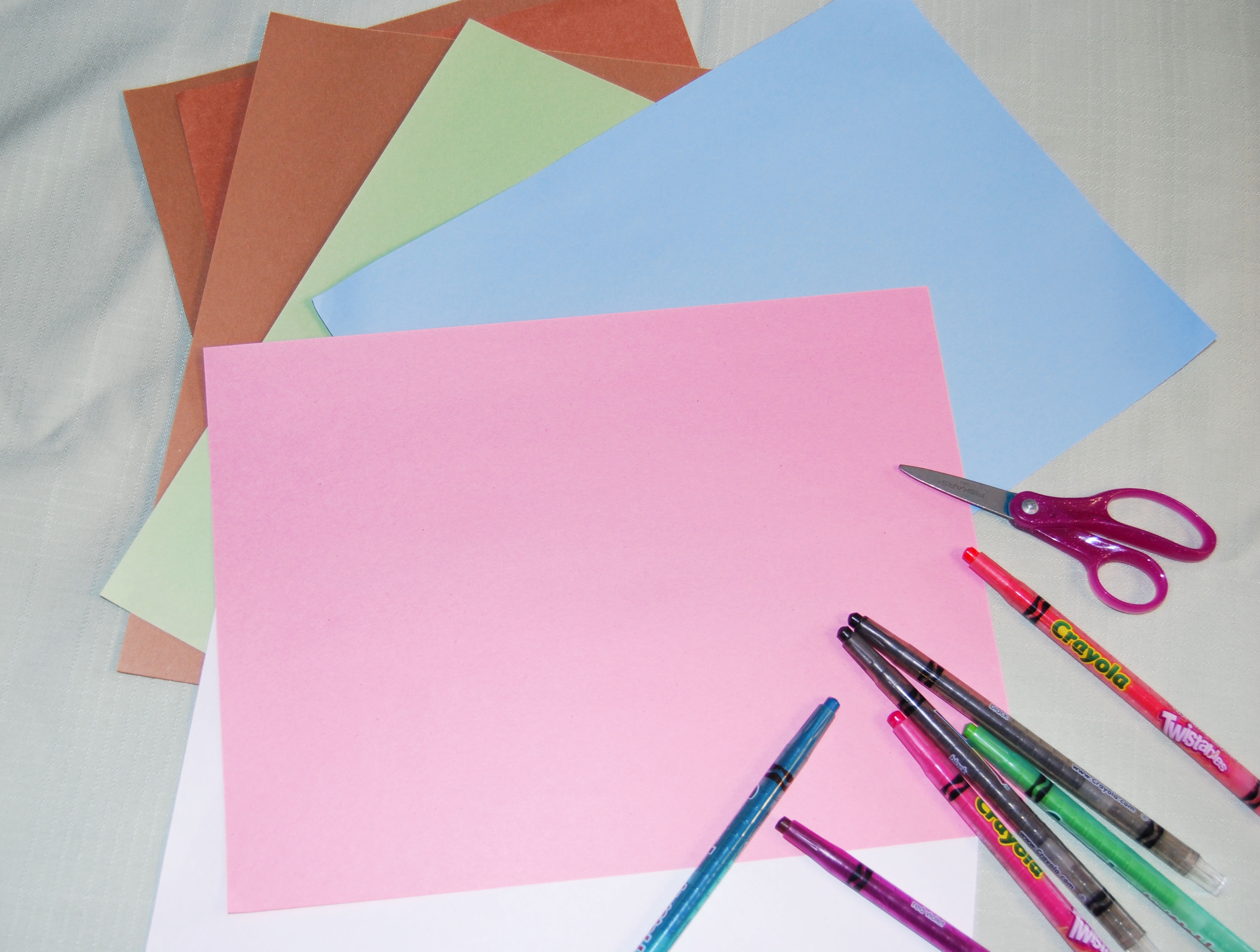 Summer is a perfect time for ice cream. It is great for kids to do Ice Cream Word Family Craft to help them in literacy, dealing with the word family.