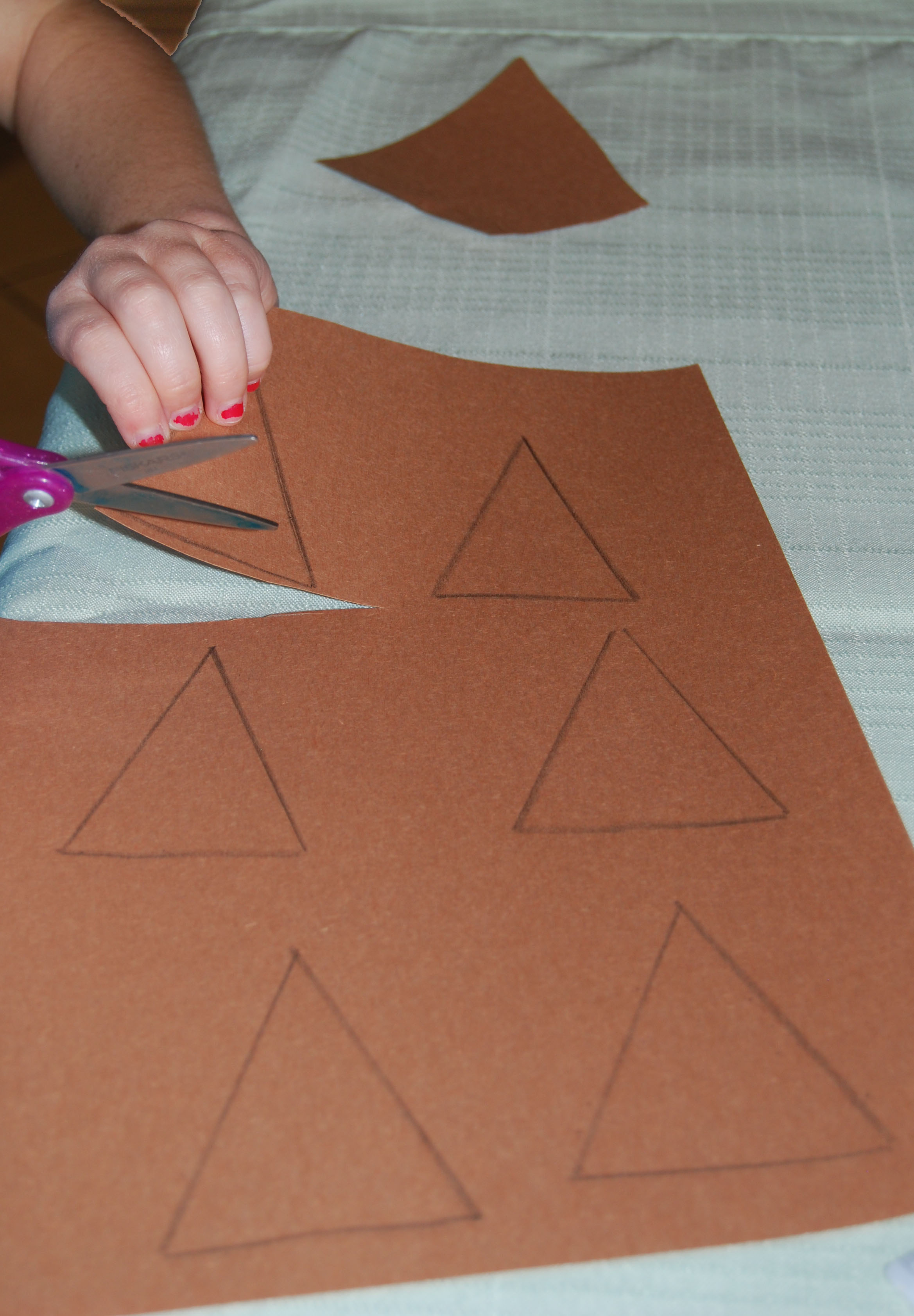 Summer is a perfect time for ice cream. It is great for kids to do Ice Cream Word Family Craft to help them in literacy, dealing with the word family.