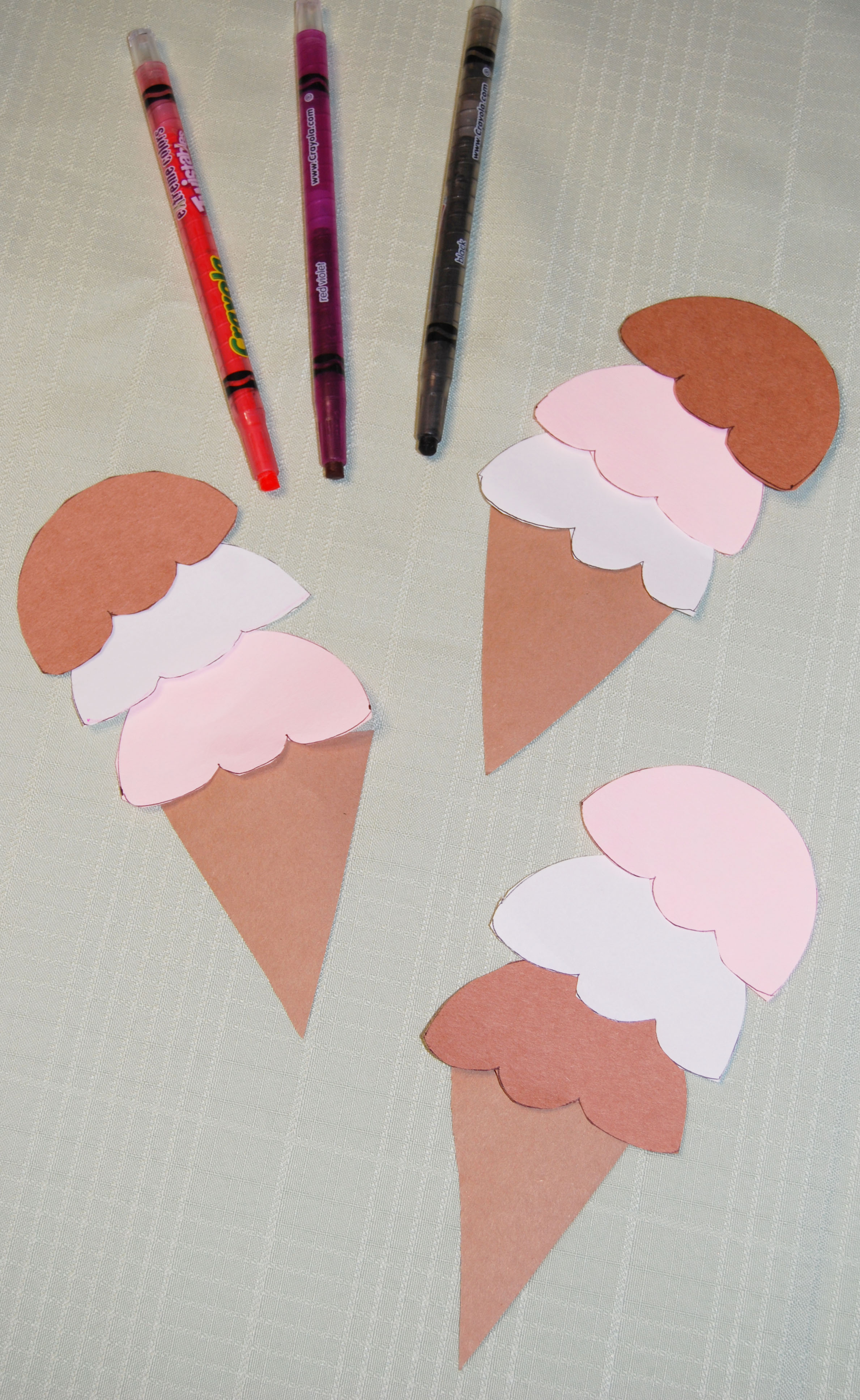 Summer is a perfect time for ice cream. It is great for kids to do Ice Cream Word Family Craft to help them in literacy, dealing with the word family.