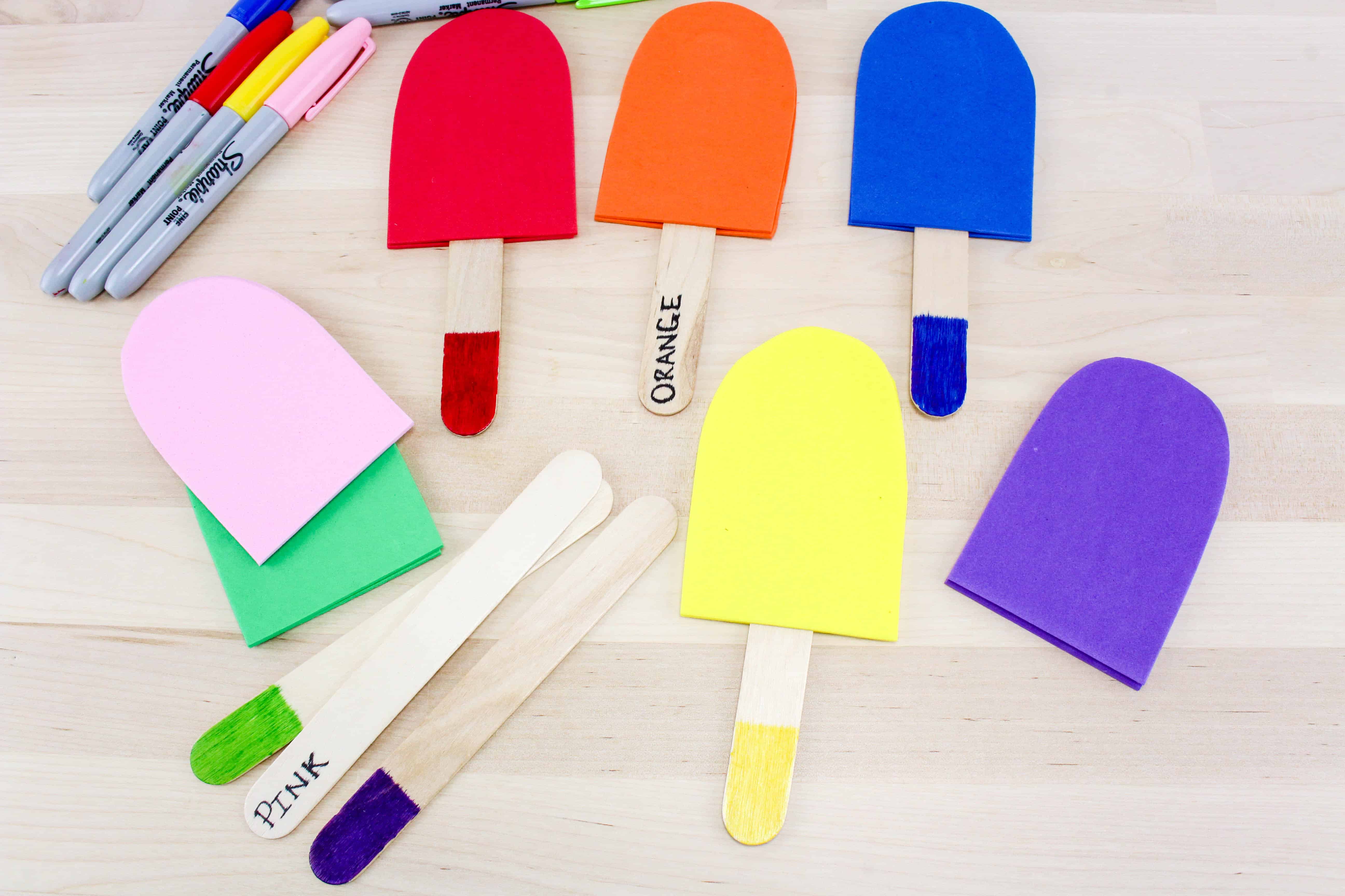 It is the time to learn about colors in the hotter temperature. Today I would like to share Color Matching Popsicles Craft to help kids learning more colors