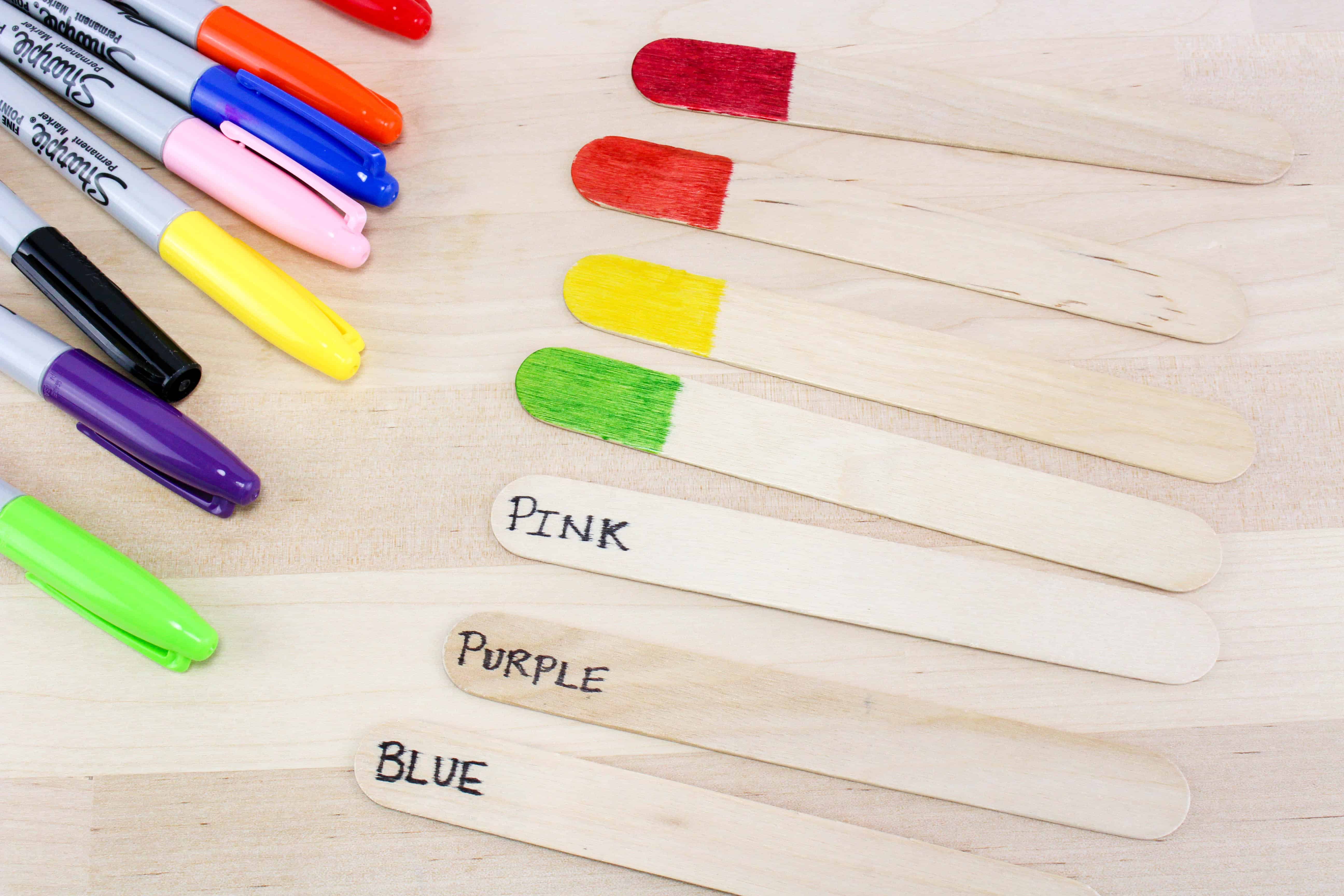 It is the time to learn about colors in the hotter temperature. Today I would like to share Color Matching Popsicles Craft to help kids learning more colors