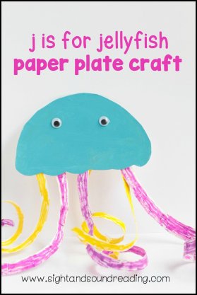 Kids will love making these Letter J Craft: jellyfish paper plate when studying the letter J. You can make this craft with ocean, beach, or summer theme!