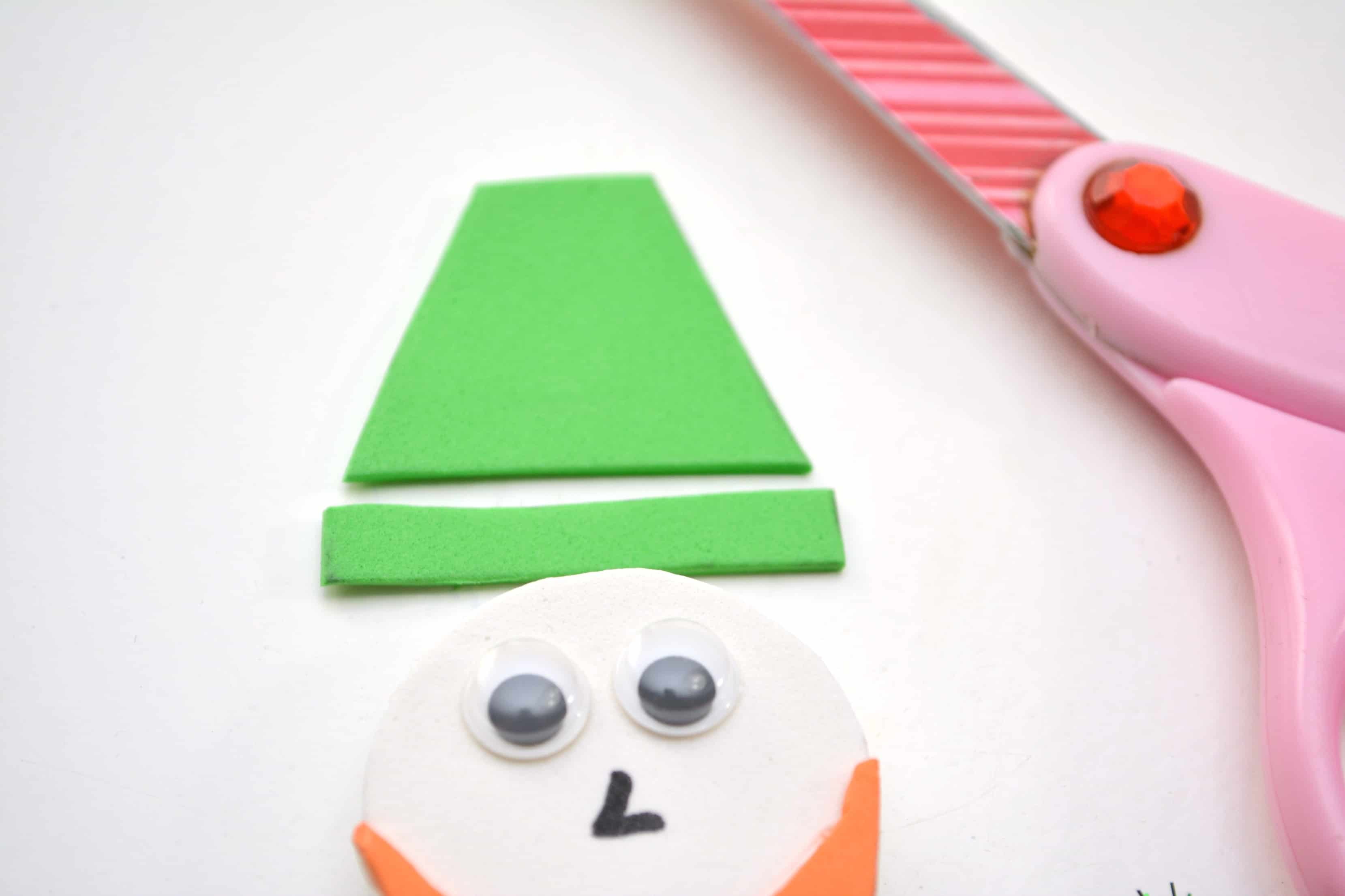 As St. Patrick's Day is in the corner, today I would like to share a very cute popsicle stick Leprechaun craft for you to have some fun with children welcoming St. Patrick's Day. This adorable craft is great to display around. You might also make some variation out of it.
