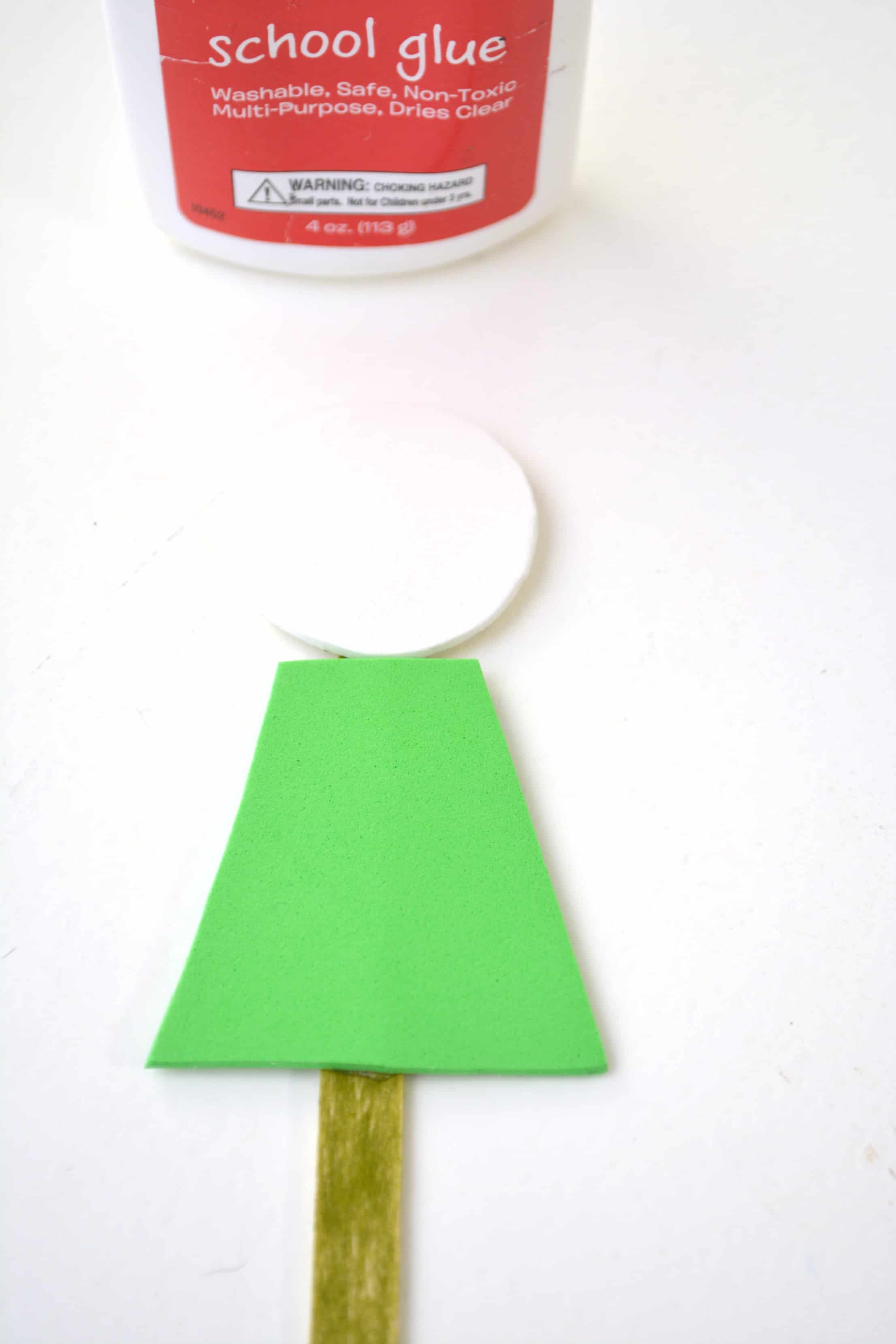 As St. Patrick's Day is in the corner, today I would like to share a very cute popsicle stick Leprechaun craft for you to have some fun with children welcoming St. Patrick's Day. This adorable craft is great to display around. You might also make some variation out of it.