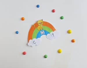 Have fun and teach phonics with cute and easy rainbow word families. You will receive a free and easy download template for your rainbow to make this craft an easy success.