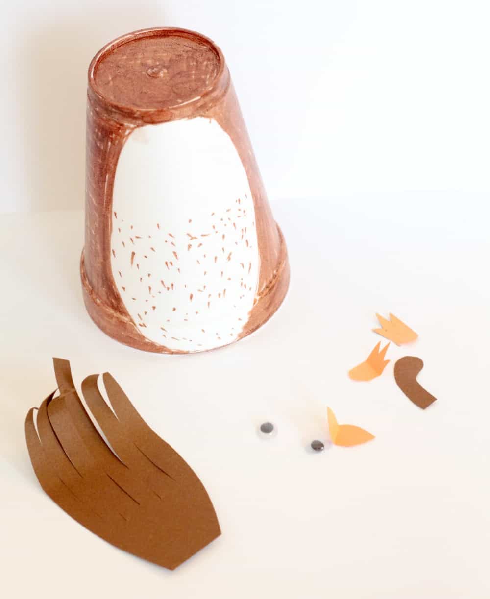 If you are learning about the letter Q, don’t miss this fun Letter Q craft. Quail craft made using a brown paper cup and some other supplies.