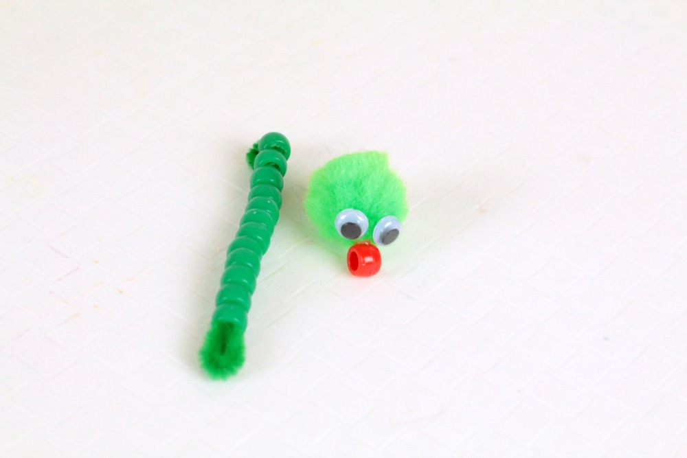 When studying the letter S, the snake is the perfect creature to illustrate how the letter sounds, Here is the Letter S Craft: Snake Craft.