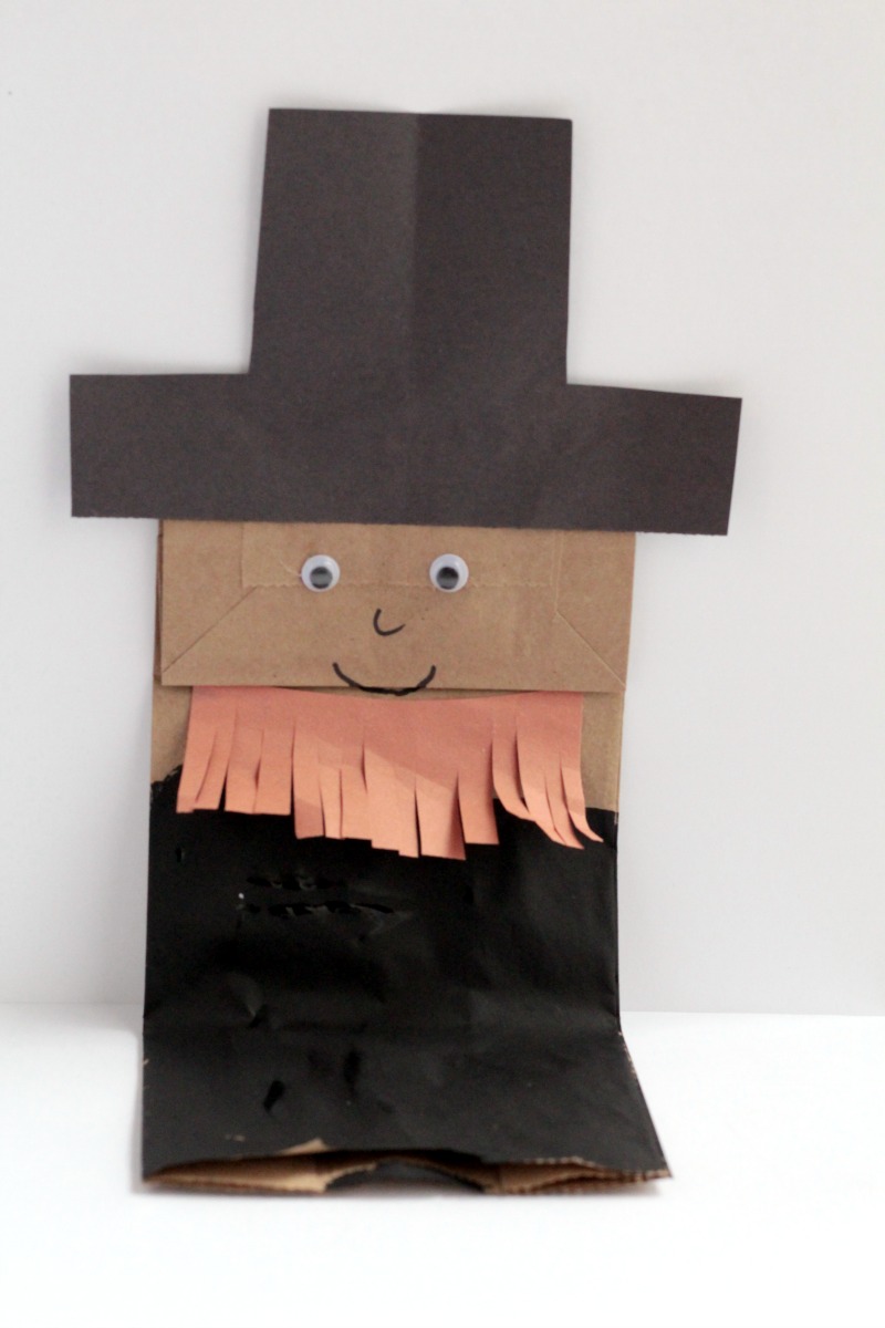 These paper bag president puppets, George Washington and Abraham Lincoln, are fun for kids to make to keep kids busy while learning.