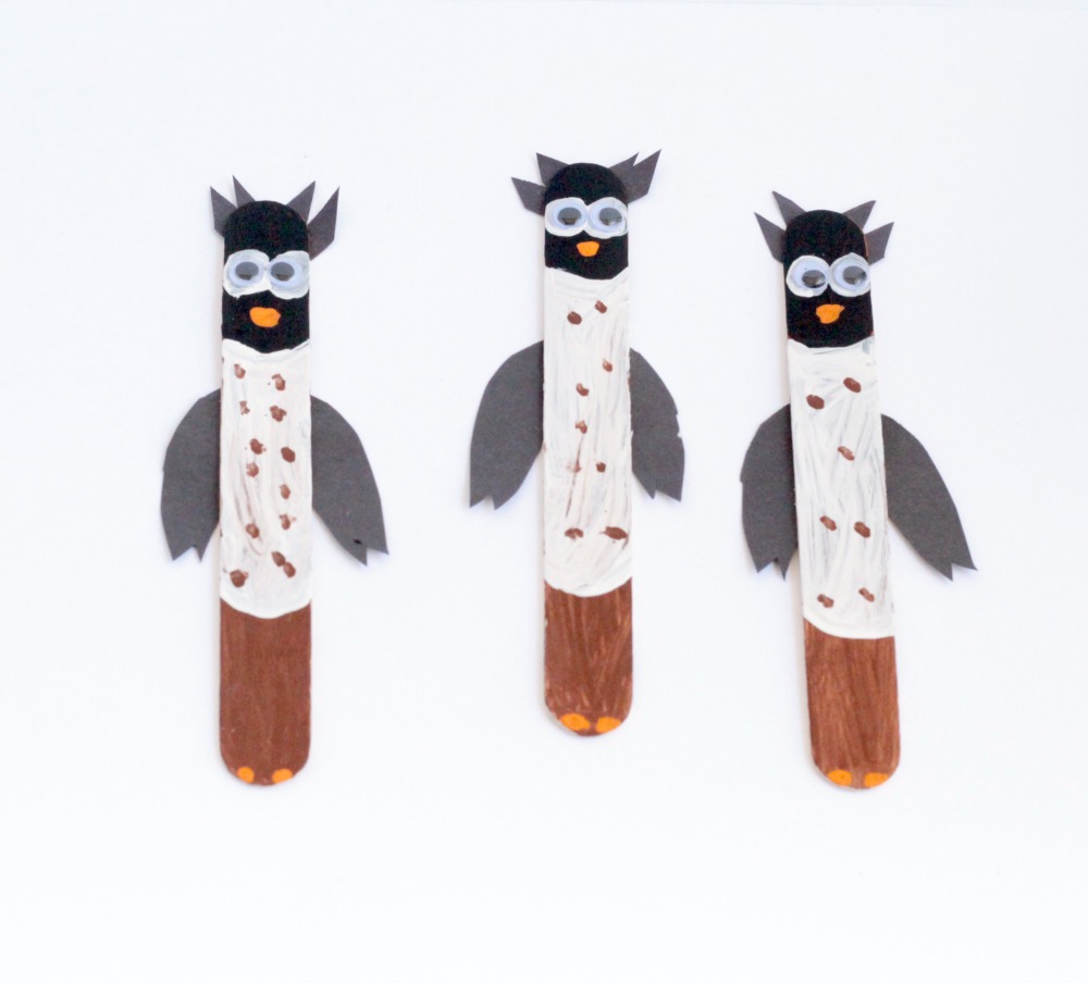 These craft stick owls are not only fun to make as a craft, but they also make bookmarks. They can do this to learn letter short "O", owl thematic unit.