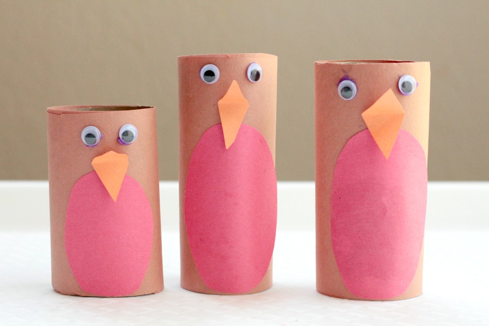 Don't you just love watching robins in the spring? This fun cardboard tube robin craft can be used for a bird theme, a spring them, an "R" or a "B" theme!