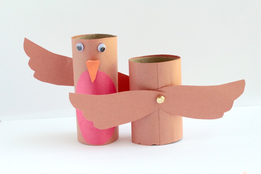 Don't you just love watching robins in the spring? This fun cardboard tube robin craft can be used for a bird theme, a spring them, an "R" or a "B" theme!