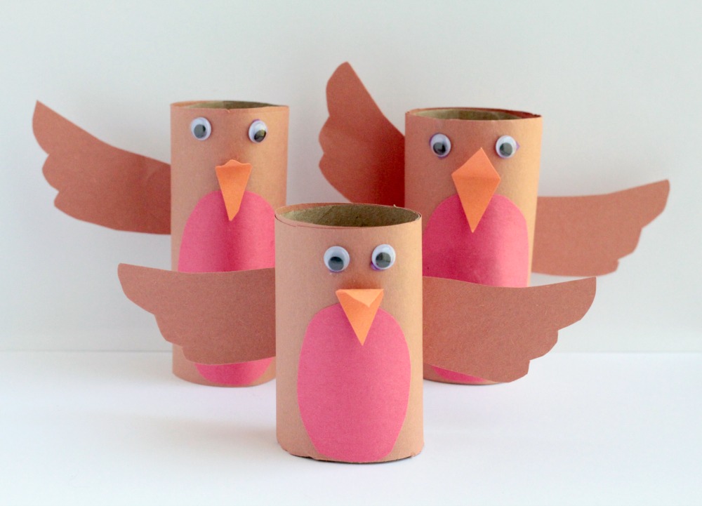 Don't you just love watching robins in the spring? This fun cardboard tube robin craft can be used for a bird theme, a spring them, an "R" or a "B" theme!